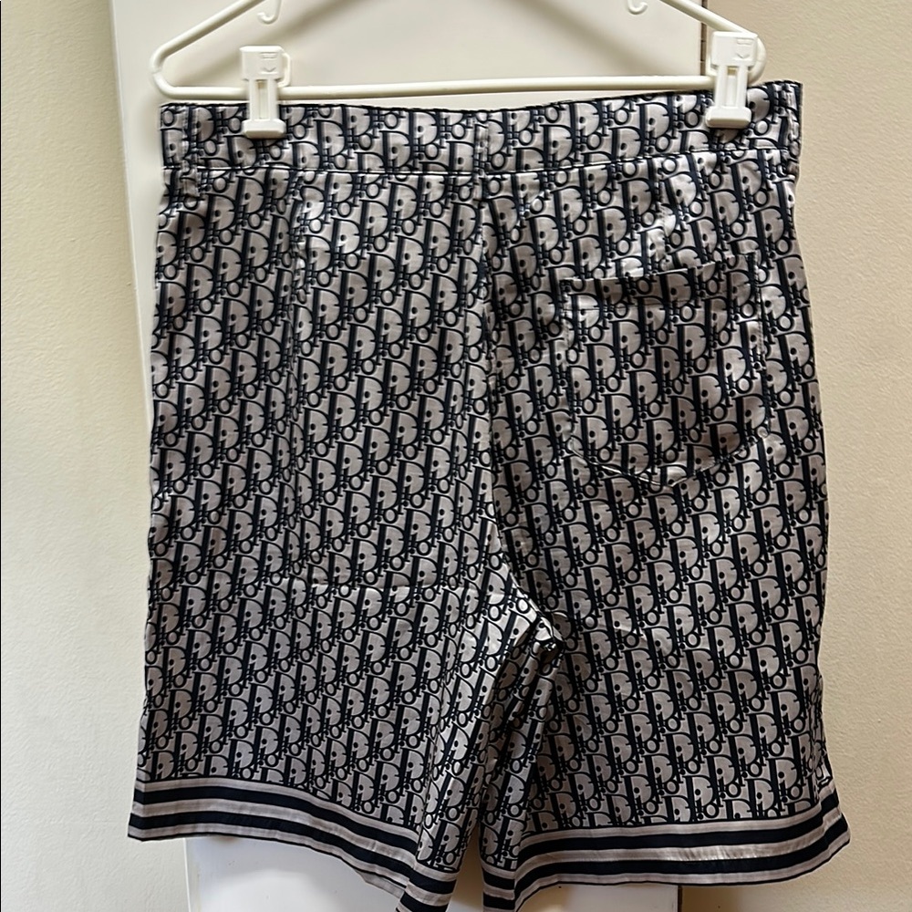 Stylish Black and White Patterned Men Shorts - Picture 3 of 9